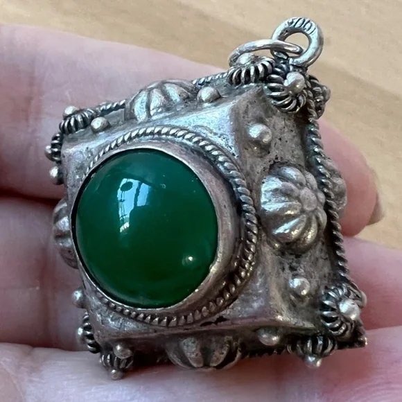 ANTIQUE VINTAGE ART DECO 800 SILVER CABOCHON GREEN ONYX AGATE LARGE FOB PENDANT